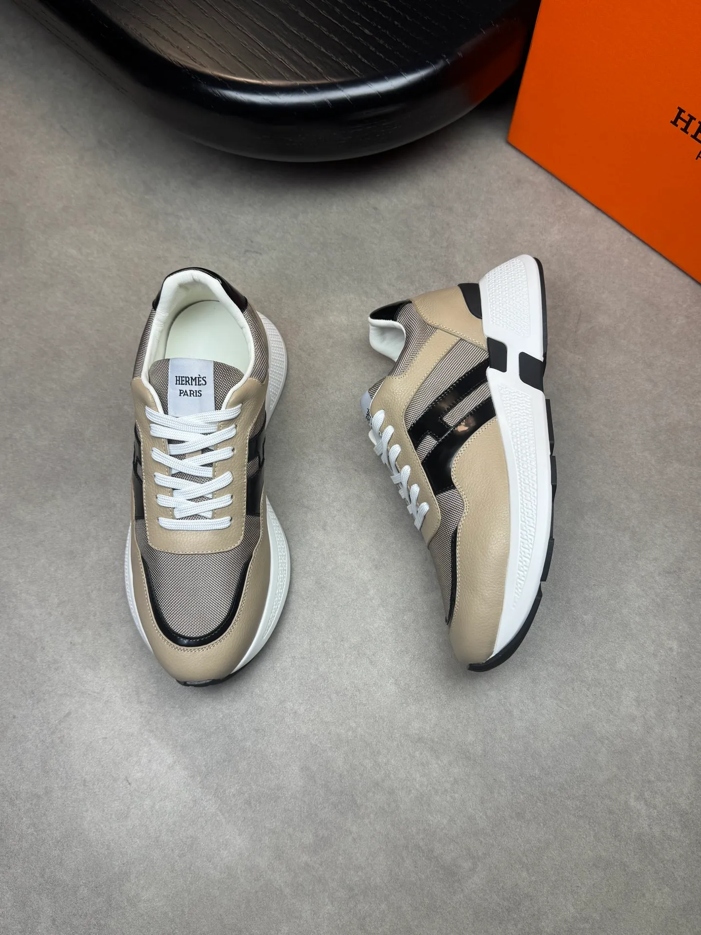 [HERMES] Hermès men's shoes 💰520💰 - high-end quality original items 🔍🔍🔍 casual sports shoes - upper: 🔝 pebbled calfskin, brand high mercerized canvas, body sewn with brand ´H´ totem, tongue brand logo cloth label - lining: water-dyed cowhide -Outsole: Ultra-light T men's shoes 💰U foam·rubber; two-color molded outsole -Ultra-high quality control·Fine workmanship: highlighted (high-end·luxury·grade) -Size: 39-44 (38, 45, can be customized)